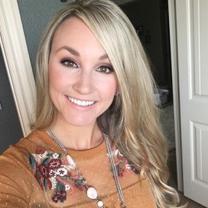 Meet your Posher, Lauren